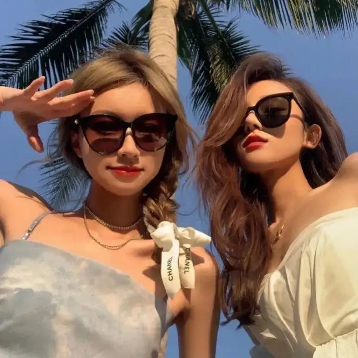肮脏的黑袋子